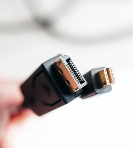 たくさんのUSB Type-CからDisplayPortに変換する機器がある中でどれを選択すれば良いのか？
